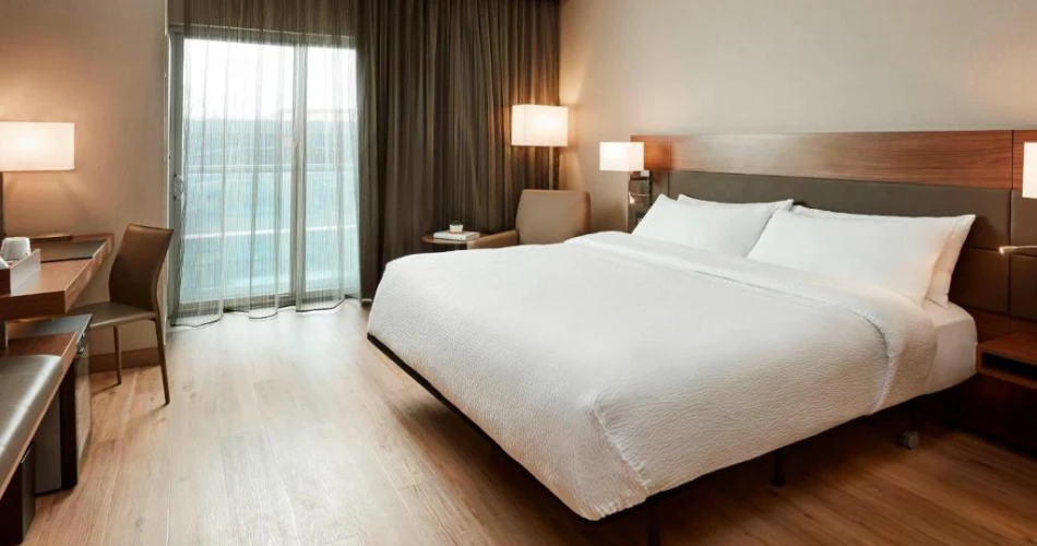 The Ultimate Reds Fan Guide: Hotels Near Great American Ballpark
