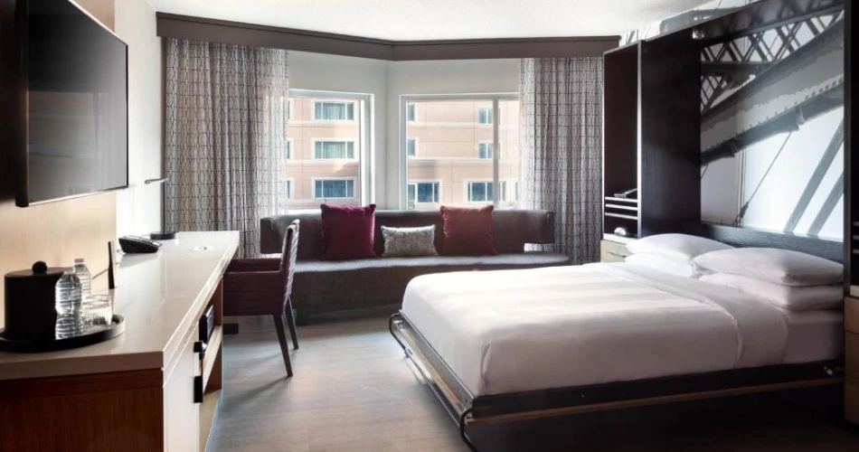 Top Hotels Near Great American Ballpark: Where to Stay for the Ultimate Cincinnati Reds Experience

