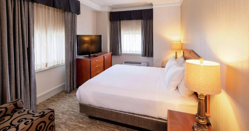 Hotels Near Great American Ballpark: Walk to the Game in Minutes
