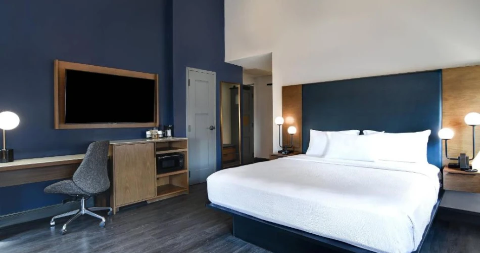 Best Hotels Next to Great American Ball Park: Walkable Stays for Baseball Fans

